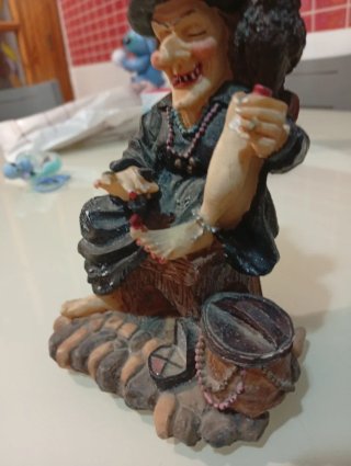 Figura Bruja Resina