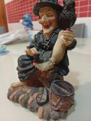 Figura Bruja Resina