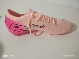 Botas de fútbol Nike rosas