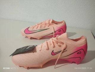 Botas de fútbol Nike rosas