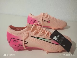 Botas de fútbol Nike rosas
