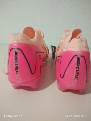 Botas de fútbol Nike rosas