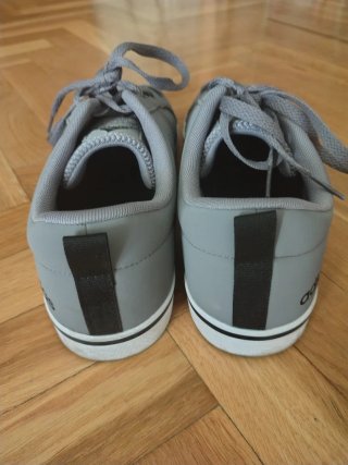 Zapatillas Adidas Grises y Negras