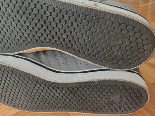 Zapatillas Adidas Grises y Negras
