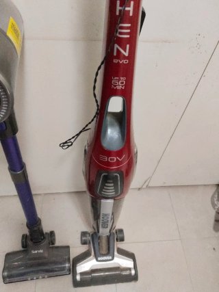 2 Aspiradoras de mano y escoba