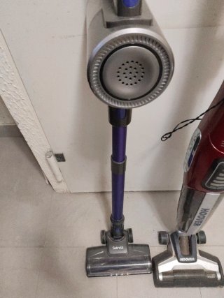 2 Aspiradoras de mano y escoba