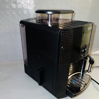Macchina da caffè Krups Essential con macinacaffè YY8135FD guasta
