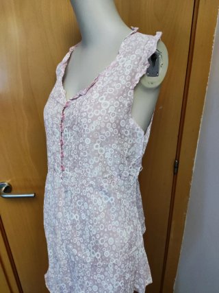 Blusa rosa con estampado de círculos