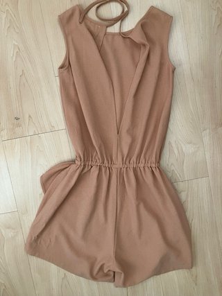 Mono corto beige mujer