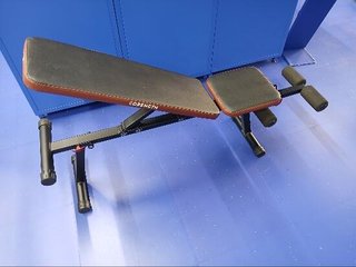 Banco de pesas y abdominales inclinable plegable Decathlon