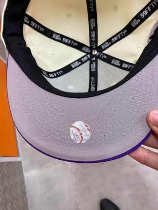 Gorra New Era 59FIFTY Beige y Morado