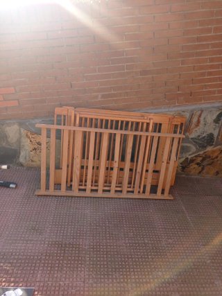 Cuna de bebé de madera
