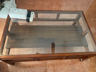 Mesa de centro de madera y cristal