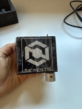 Fuente de alimentación Nemesis para tatuaje + adap