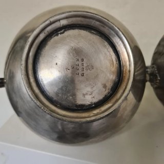 Juego antigua tetera y azucarero de metal plateado