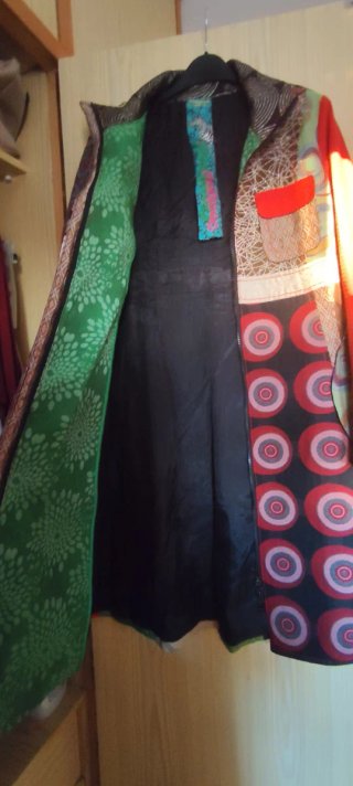 Abrigo desigual multicolor. Talla M