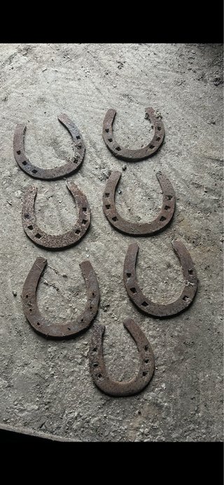 Herraduras antiguas de metal