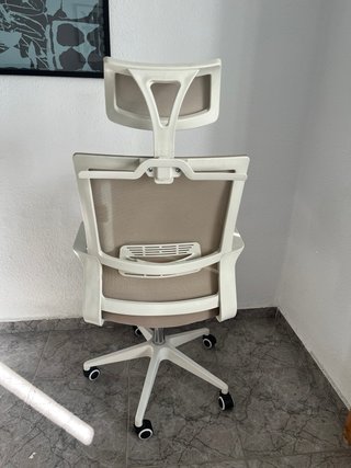 Silla ergonómica Sklum beige y blanca