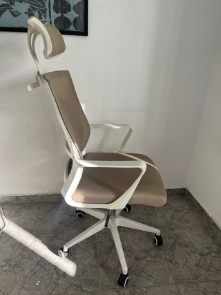 Silla ergonómica Sklum beige y blanca