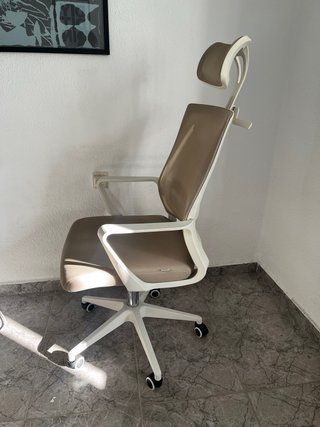 Silla ergonómica Sklum beige y blanca