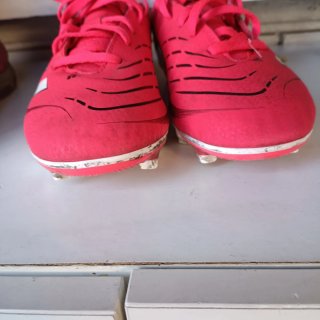 Botas de fútbol Adidas Predator Rojas talla 34