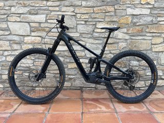 Pivot Shuttle AMPd