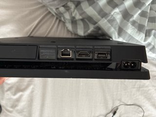 PS4 Slim Negra + 2 Mandos + Juegos+cargador.