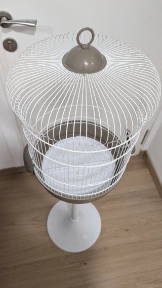 Jaula para pájaros con pie