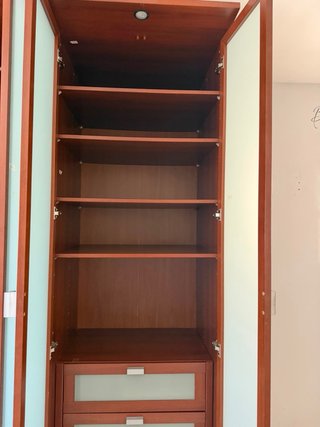 Vestidor de madera y cristal
