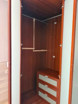 Vestidor de madera y cristal