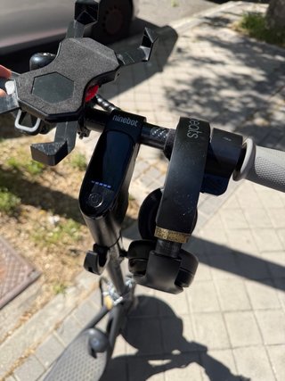 Patinete eléctrico y cascos Beats