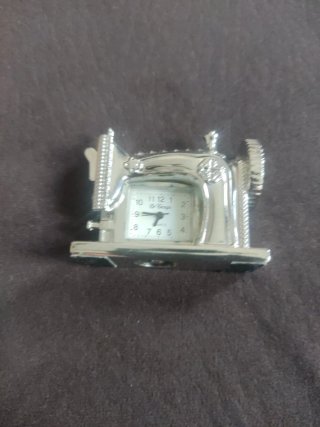 Reloj mini máquina de coser metal
