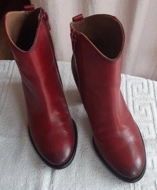 Botines rojos tacón, solo usados en dos ocasiones