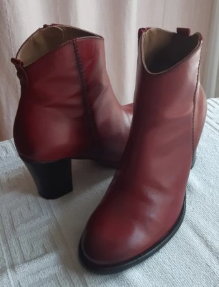 Botines rojos tacón, solo usados en dos ocasiones