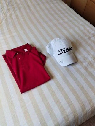 Polo Footjoy y Gorra Titleist