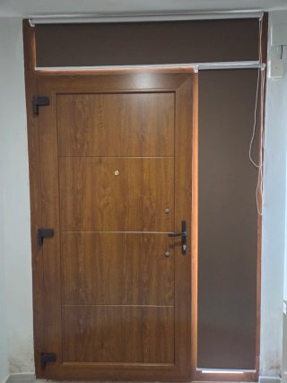2 Estores Enrollables translucidos puerta de calle