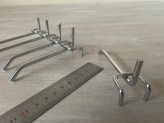 5 Ganchos simples para panel perforado