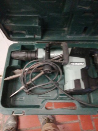 Martillo  HIKOKI 1.250 w mucha potencia