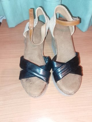 Sandalias Marrones y Azules