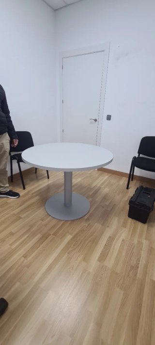 Mesa redonda oficina gris y blanca