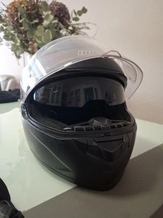 Casco y guantes de moto marca UNIK color negro