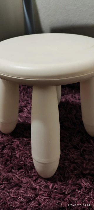 Mesa y 2 taburetes Mammut Ikea infantiles
