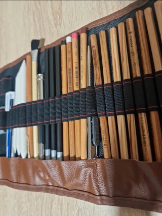 Estuche de dibujo con lápices y accesorios
