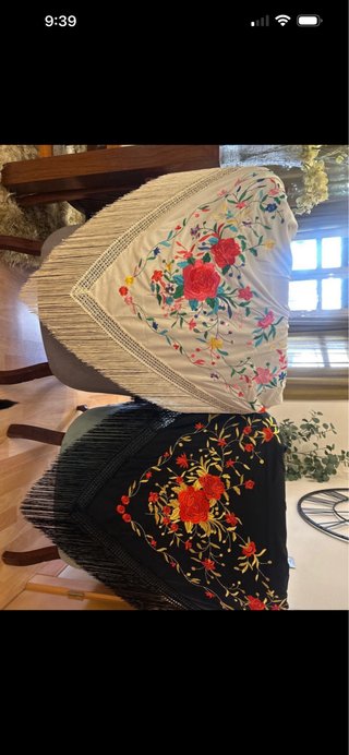 Lote 2 Mantones Flamencos Bordados grandes