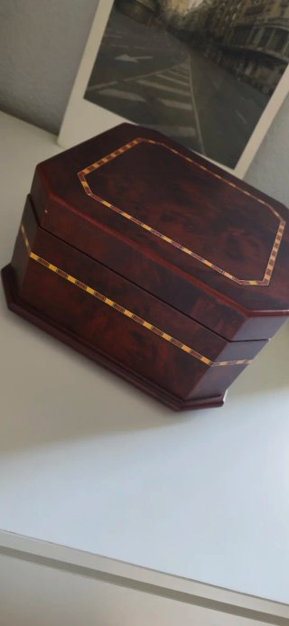 Joyero de madera con espejo y cajón con musica
