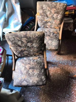 Sillón estampado floral madera