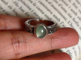 Anillo plata con piedra verde ovalada