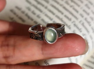 Anillo plata con piedra verde ovalada