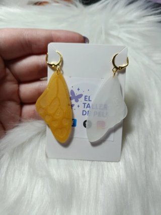 Pendientes alas doradas y blancas