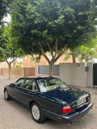 Jaguar XJ 2000